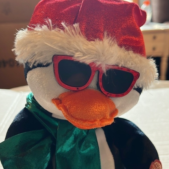 Hugfun-penguin, plush, animated, singing, jingle bells and dancing. - Picture 8 of 8
